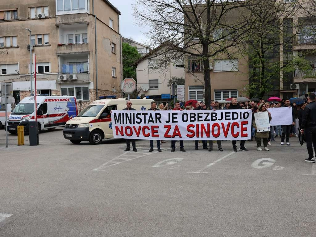 Prosvjed zdravstvenih radnika u HNŽ-u: Traži se potpisivanje aneksa kolektivnog ugovora (VIDEO)